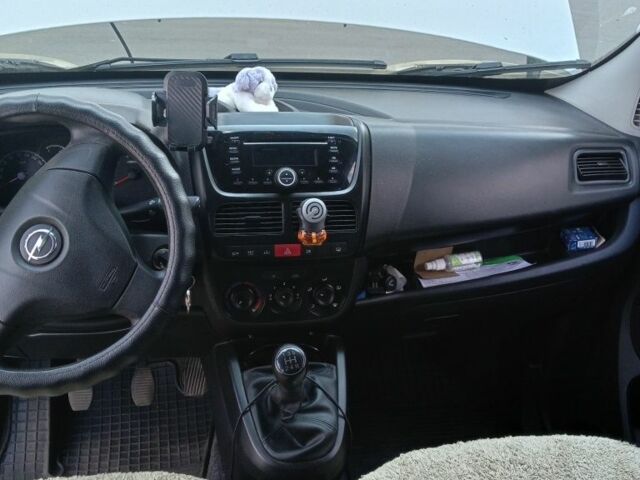 Белый Опель Комбо груз.-пасс., объемом двигателя 1 л и пробегом 215 тыс. км за 8082 $, фото 3 на Automoto.ua