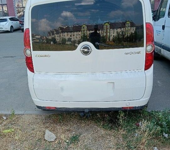 Білий Опель Комбо вант.-пас., об'ємом двигуна 1 л та пробігом 215 тис. км за 8097 $, фото 1 на Automoto.ua