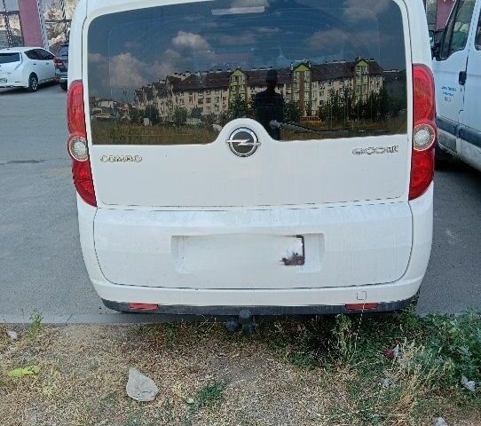 Білий Опель Комбо вант.-пас., об'ємом двигуна 1 л та пробігом 215 тис. км за 8097 $, фото 2 на Automoto.ua