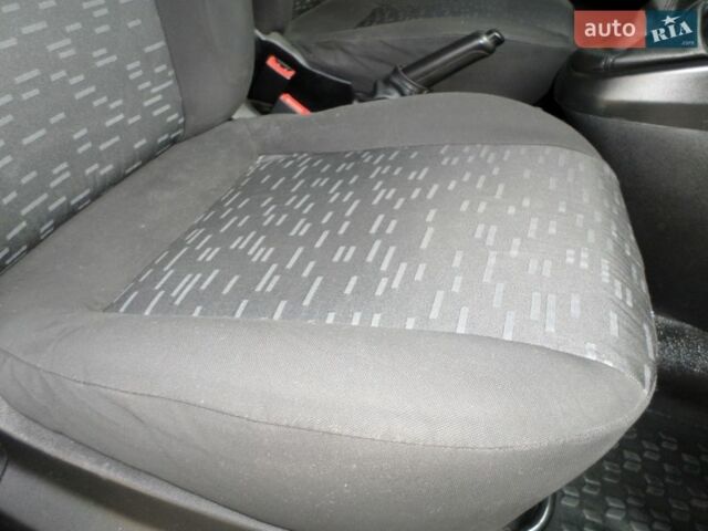 Білий Опель Комбо вант.-пас., об'ємом двигуна 1.3 л та пробігом 171 тис. км за 10200 $, фото 33 на Automoto.ua