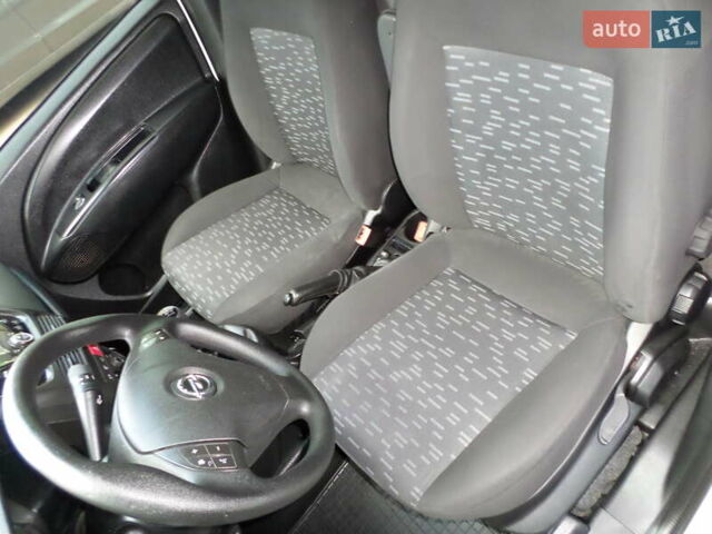 Белый Опель Комбо груз.-пасс., объемом двигателя 1.3 л и пробегом 171 тыс. км за 10500 $, фото 17 на Automoto.ua