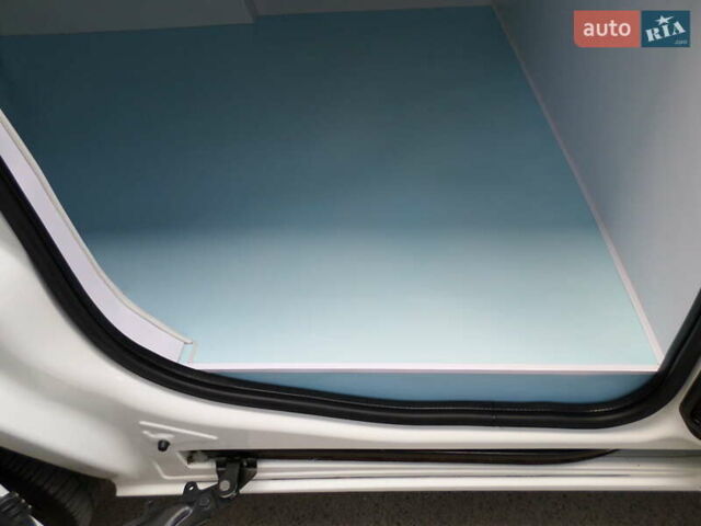 Белый Опель Комбо груз.-пасс., объемом двигателя 1.3 л и пробегом 171 тыс. км за 10500 $, фото 9 на Automoto.ua