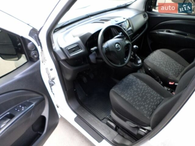 Білий Опель Комбо вант.-пас., об'ємом двигуна 1.3 л та пробігом 171 тис. км за 10200 $, фото 26 на Automoto.ua