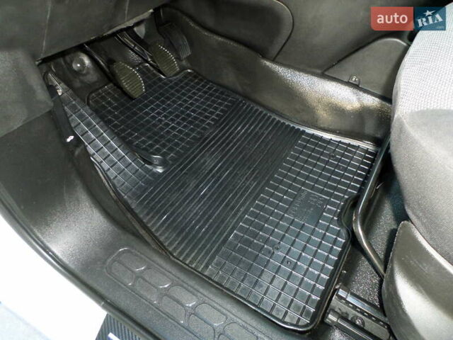 Белый Опель Комбо груз.-пасс., объемом двигателя 1.3 л и пробегом 171 тыс. км за 10500 $, фото 41 на Automoto.ua