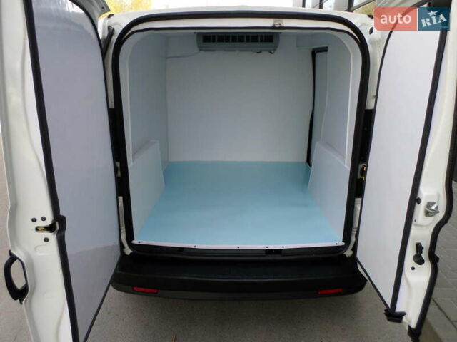 Белый Опель Комбо груз.-пасс., объемом двигателя 1.3 л и пробегом 171 тыс. км за 10500 $, фото 2 на Automoto.ua