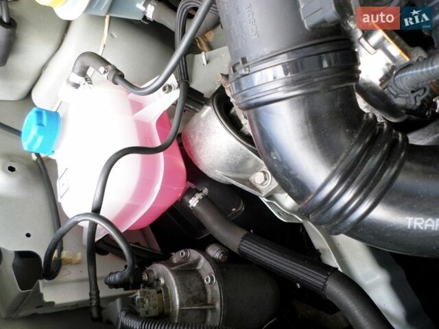 Білий Опель Комбо вант.-пас., об'ємом двигуна 1.3 л та пробігом 171 тис. км за 10200 $, фото 35 на Automoto.ua