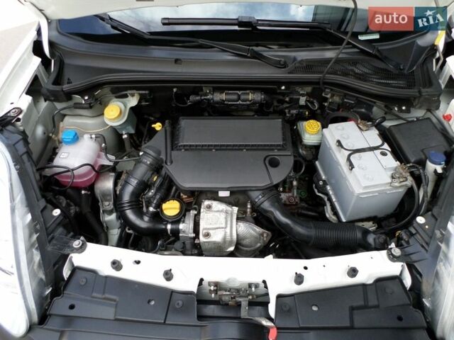 Білий Опель Комбо вант.-пас., об'ємом двигуна 1.3 л та пробігом 171 тис. км за 10200 $, фото 34 на Automoto.ua