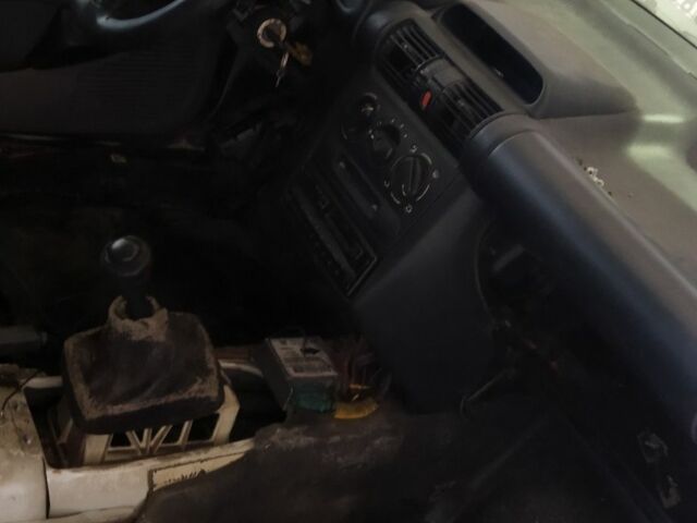 Белый Опель Комбо груз.-пасс., объемом двигателя 0 л и пробегом 300 тыс. км за 464 $, фото 4 на Automoto.ua