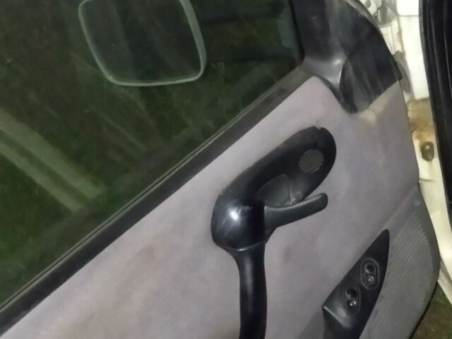 Білий Опель Комбо вант.-пас., об'ємом двигуна 0 л та пробігом 300 тис. км за 359 $, фото 5 на Automoto.ua