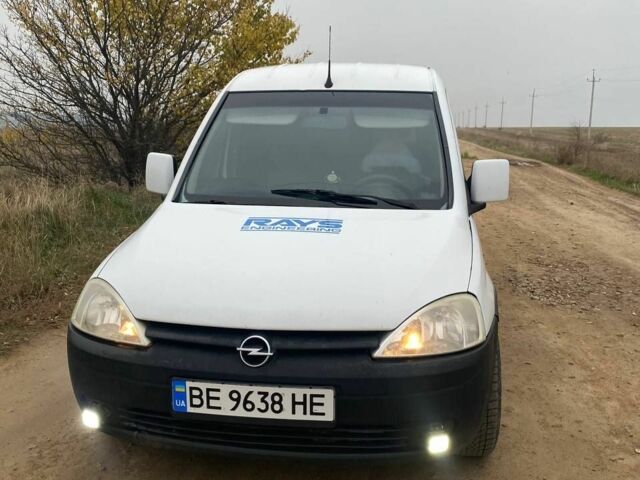 Белый Опель Комбо груз.-пасс., объемом двигателя 1.7 л и пробегом 370 тыс. км за 3600 $, фото 5 на Automoto.ua