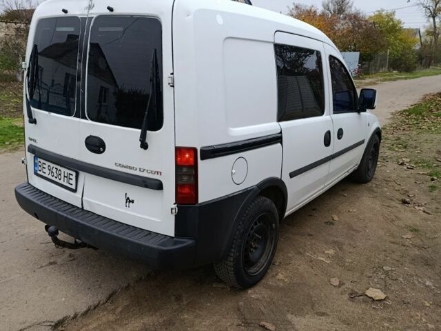 Белый Опель Комбо груз.-пасс., объемом двигателя 1.7 л и пробегом 370 тыс. км за 3600 $, фото 2 на Automoto.ua