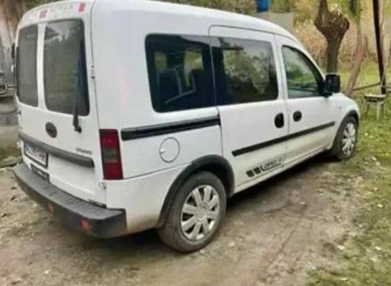 Белый Опель Комбо груз.-пасс., объемом двигателя 0 л и пробегом 188 тыс. км за 1825 $, фото 1 на Automoto.ua