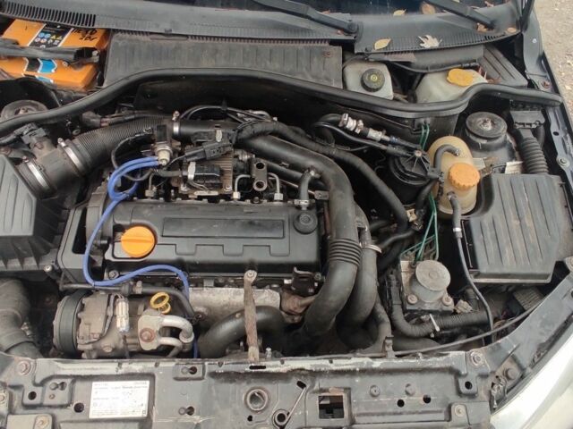 Черный Опель Комбо груз.-пасс., объемом двигателя 1.7 л и пробегом 170 тыс. км за 4000 $, фото 6 на Automoto.ua