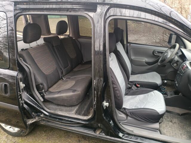 Черный Опель Комбо груз.-пасс., объемом двигателя 1.7 л и пробегом 280 тыс. км за 2800 $, фото 3 на Automoto.ua