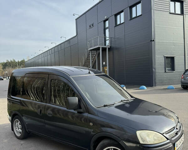 Черный Опель Комбо груз.-пасс., объемом двигателя 2 л и пробегом 334 тыс. км за 3500 $, фото 1 на Automoto.ua