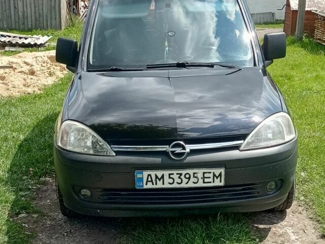 Черный Опель Комбо груз.-пасс., объемом двигателя 1.7 л и пробегом 368 тыс. км за 3500 $, фото 2 на Automoto.ua