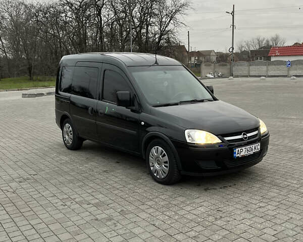 Чорний Опель Комбо вант.-пас., об'ємом двигуна 1.6 л та пробігом 250 тис. км за 4500 $, фото 2 на Automoto.ua