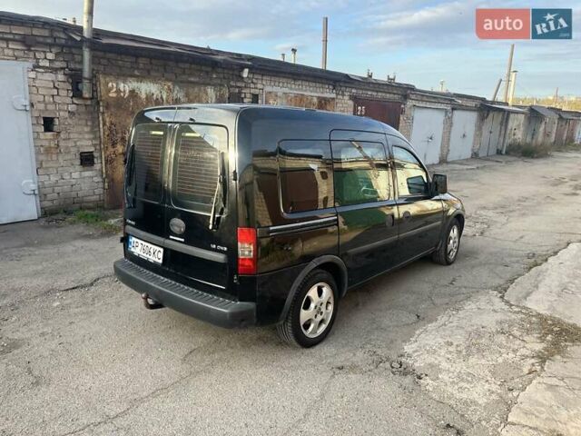 Черный Опель Комбо груз.-пасс., объемом двигателя 1.6 л и пробегом 250 тыс. км за 5000 $, фото 4 на Automoto.ua