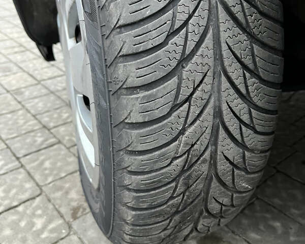 Чорний Опель Комбо вант.-пас., об'ємом двигуна 1.6 л та пробігом 250 тис. км за 4500 $, фото 15 на Automoto.ua