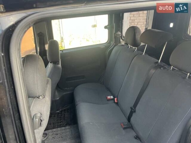 Черный Опель Комбо груз.-пасс., объемом двигателя 1.6 л и пробегом 250 тыс. км за 5000 $, фото 2 на Automoto.ua