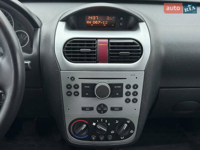 Черный Опель Комбо груз.-пасс., объемом двигателя 1.7 л и пробегом 219 тыс. км за 4999 $, фото 9 на Automoto.ua