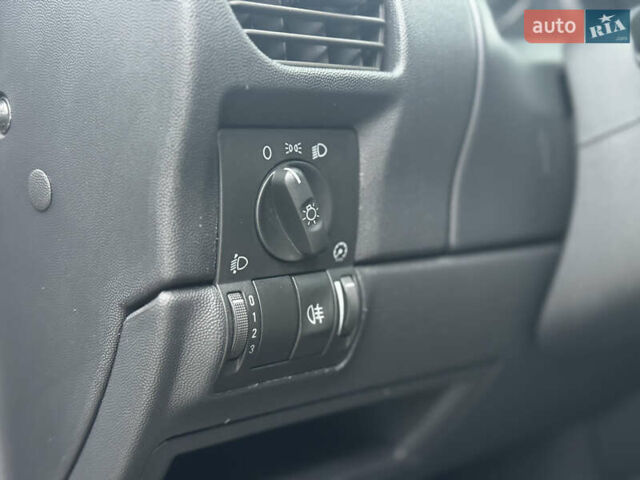 Черный Опель Комбо груз.-пасс., объемом двигателя 1.7 л и пробегом 219 тыс. км за 4999 $, фото 13 на Automoto.ua