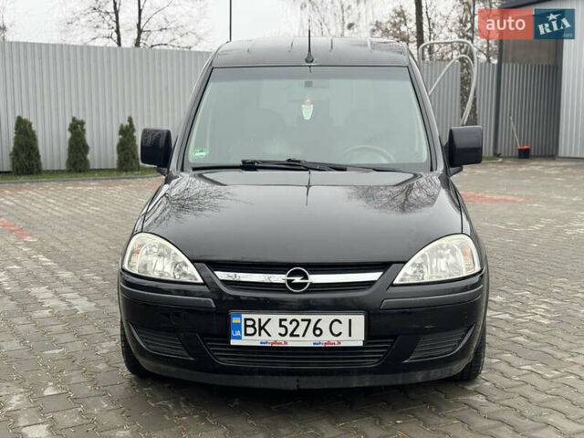 Черный Опель Комбо груз.-пасс., объемом двигателя 1.7 л и пробегом 219 тыс. км за 4999 $, фото 1 на Automoto.ua