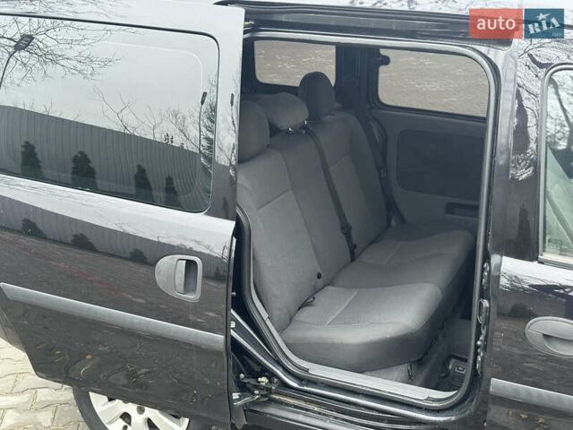 Черный Опель Комбо груз.-пасс., объемом двигателя 1.7 л и пробегом 219 тыс. км за 4999 $, фото 6 на Automoto.ua