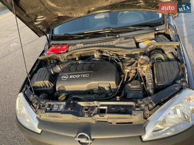 Черный Опель Комбо груз.-пасс., объемом двигателя 1.3 л и пробегом 177 тыс. км за 5600 $, фото 3 на Automoto.ua