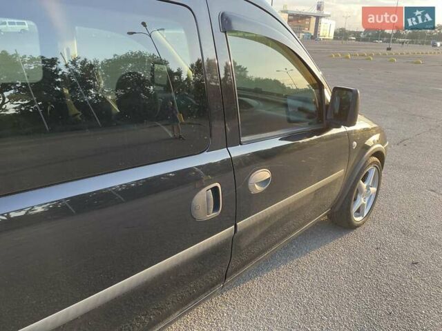 Черный Опель Комбо груз.-пасс., объемом двигателя 1.3 л и пробегом 177 тыс. км за 5600 $, фото 4 на Automoto.ua