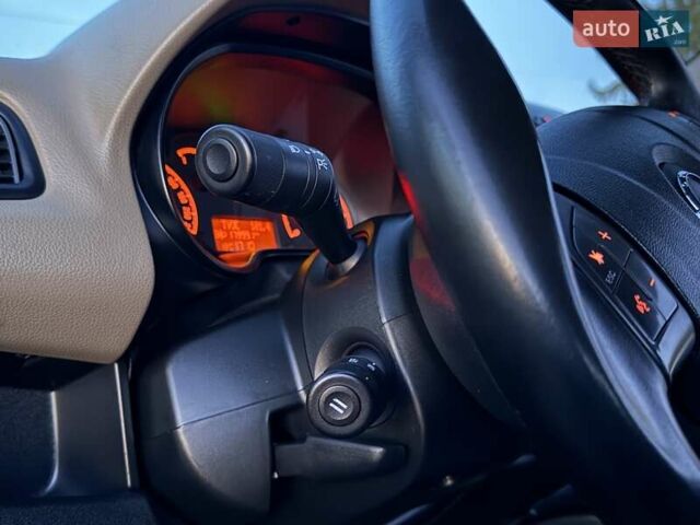 Чорний Опель Комбо вант.-пас., об'ємом двигуна 1.96 л та пробігом 179 тис. км за 9550 $, фото 37 на Automoto.ua