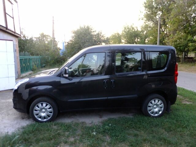 Опель Комбо вант.-пас. 2012 у Кропивницькому (Кіровограді) на Automoto.ua Чорний Опель Комбо вант.-пас., об'ємом двигуна 1.4 л та пробігом 102 тис. км за 7000 $, фото 1 на Automoto.ua