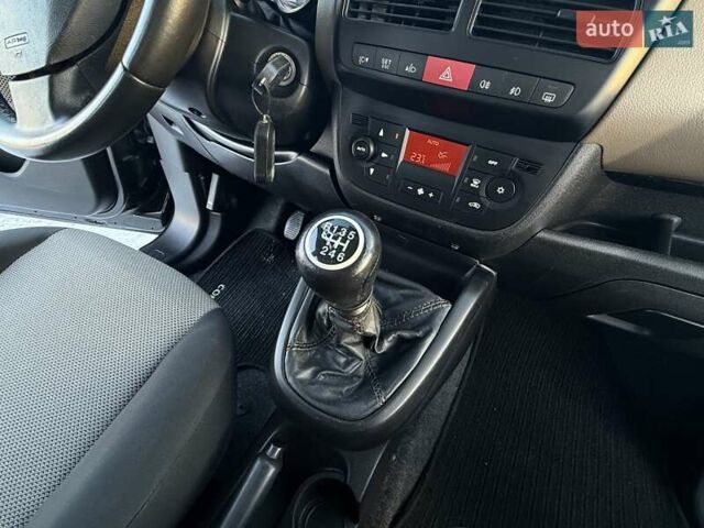 Чорний Опель Комбо вант.-пас., об'ємом двигуна 2 л та пробігом 179 тис. км за 9650 $, фото 42 на Automoto.ua