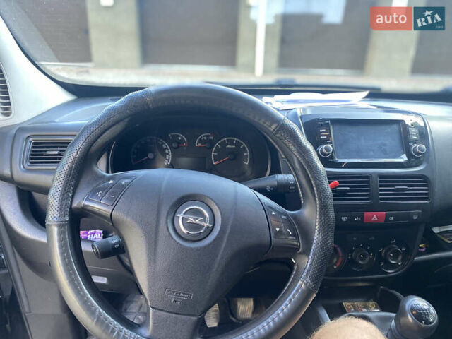 Черный Опель Комбо груз.-пасс., объемом двигателя 1.6 л и пробегом 288 тыс. км за 9499 $, фото 10 на Automoto.ua