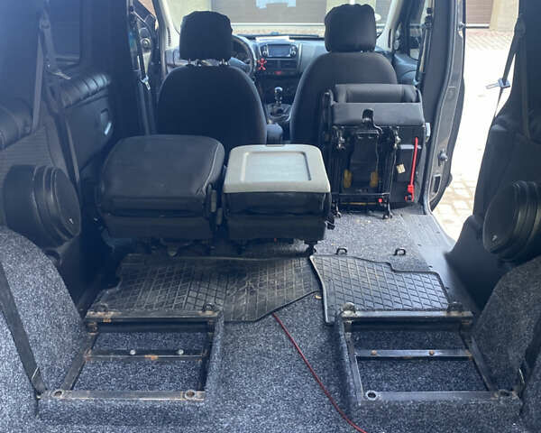 Черный Опель Комбо груз.-пасс., объемом двигателя 1.6 л и пробегом 288 тыс. км за 9499 $, фото 14 на Automoto.ua