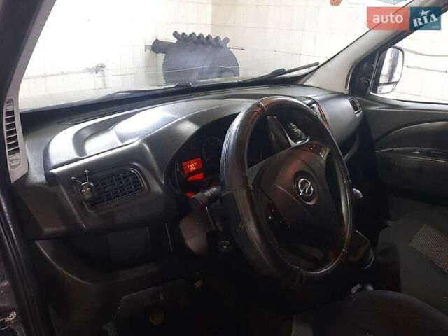 Черный Опель Комбо груз.-пасс., объемом двигателя 1.25 л и пробегом 316 тыс. км за 5000 $, фото 4 на Automoto.ua