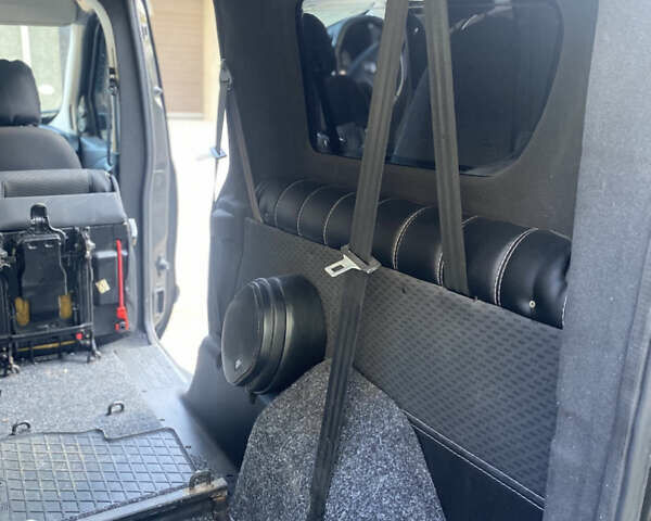 Черный Опель Комбо груз.-пасс., объемом двигателя 1.6 л и пробегом 288 тыс. км за 9499 $, фото 16 на Automoto.ua