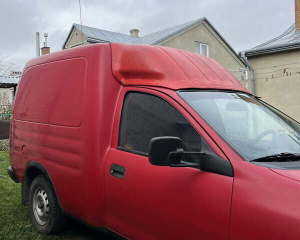 Красный Опель Комбо груз.-пасс., объемом двигателя 1.4 л и пробегом 438 тыс. км за 2000 $, фото 3 на Automoto.ua