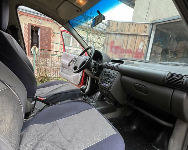 Красный Опель Комбо груз.-пасс., объемом двигателя 1.4 л и пробегом 438 тыс. км за 2000 $, фото 19 на Automoto.ua