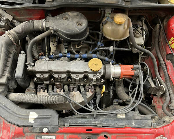 Красный Опель Комбо груз.-пасс., объемом двигателя 1.4 л и пробегом 438 тыс. км за 2000 $, фото 32 на Automoto.ua