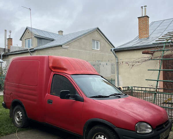 Красный Опель Комбо груз.-пасс., объемом двигателя 1.4 л и пробегом 438 тыс. км за 2000 $, фото 2 на Automoto.ua