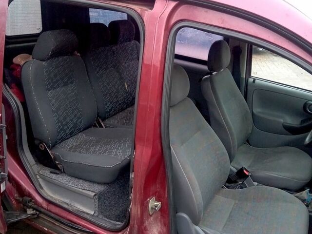 Красный Опель Комбо груз.-пасс., объемом двигателя 1.7 л и пробегом 350 тыс. км за 3000 $, фото 8 на Automoto.ua