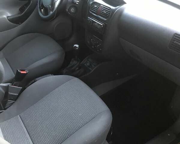 Красный Опель Комбо груз.-пасс., объемом двигателя 1.7 л и пробегом 280 тыс. км за 3000 $, фото 19 на Automoto.ua