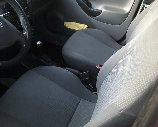 Красный Опель Комбо груз.-пасс., объемом двигателя 1.7 л и пробегом 280 тыс. км за 3000 $, фото 14 на Automoto.ua