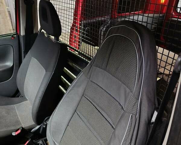 Красный Опель Комбо груз.-пасс., объемом двигателя 1.4 л и пробегом 220 тыс. км за 4200 $, фото 7 на Automoto.ua