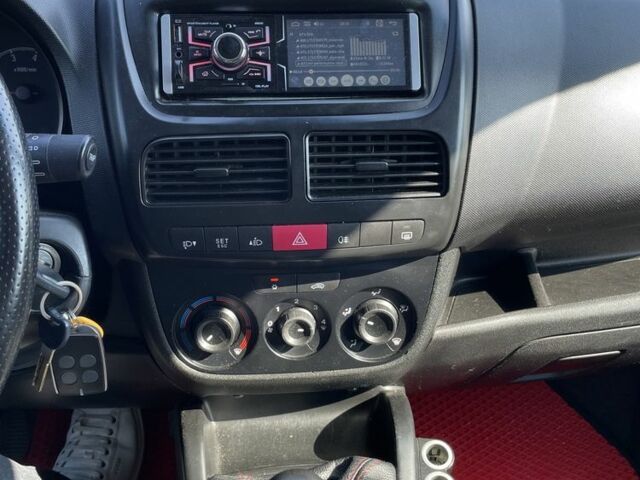 Червоний Опель Комбо вант.-пас., об'ємом двигуна 1.2 л та пробігом 246 тис. км за 5188 $, фото 12 на Automoto.ua