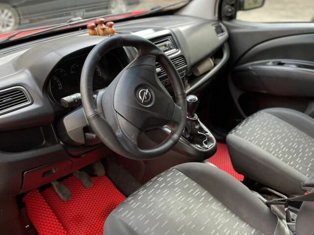 Червоний Опель Комбо вант.-пас., об'ємом двигуна 1.2 л та пробігом 246 тис. км за 5188 $, фото 1 на Automoto.ua