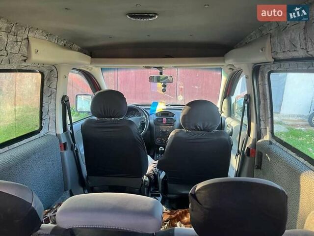 Червоний Опель Комбо вант.-пас., об'ємом двигуна 1.25 л та пробігом 288 тис. км за 3850 $, фото 18 на Automoto.ua