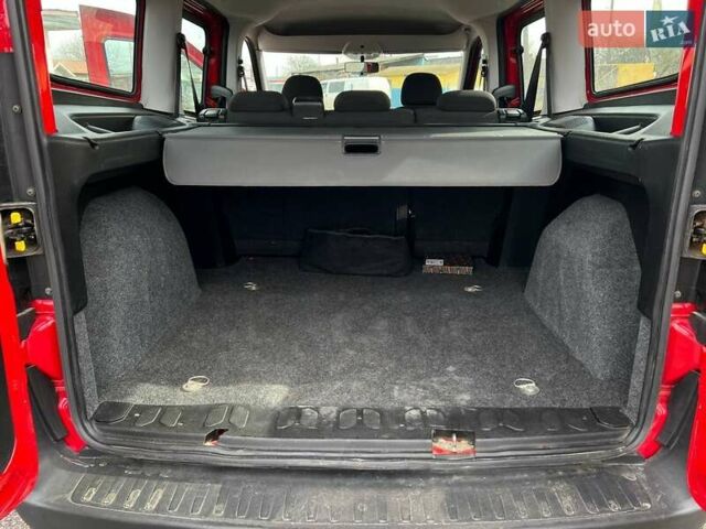 Красный Опель Комбо груз.-пасс., объемом двигателя 1.6 л и пробегом 215 тыс. км за 12890 $, фото 8 на Automoto.ua