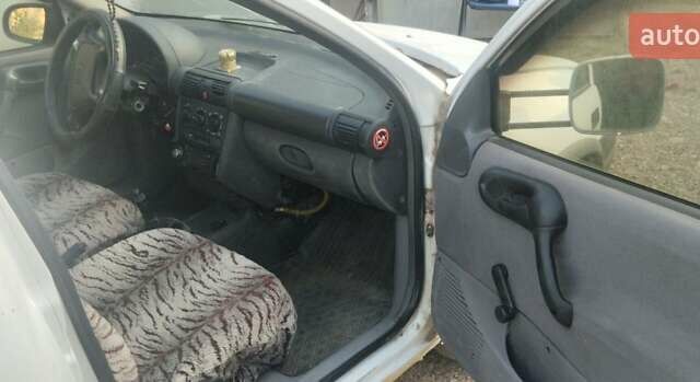 Опель Комбо груз.-пасс., объемом двигателя 1.7 л и пробегом 200 тыс. км за 800 $, фото 30 на Automoto.ua